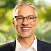 Porträtfoto von Dr. Pascal Bächer